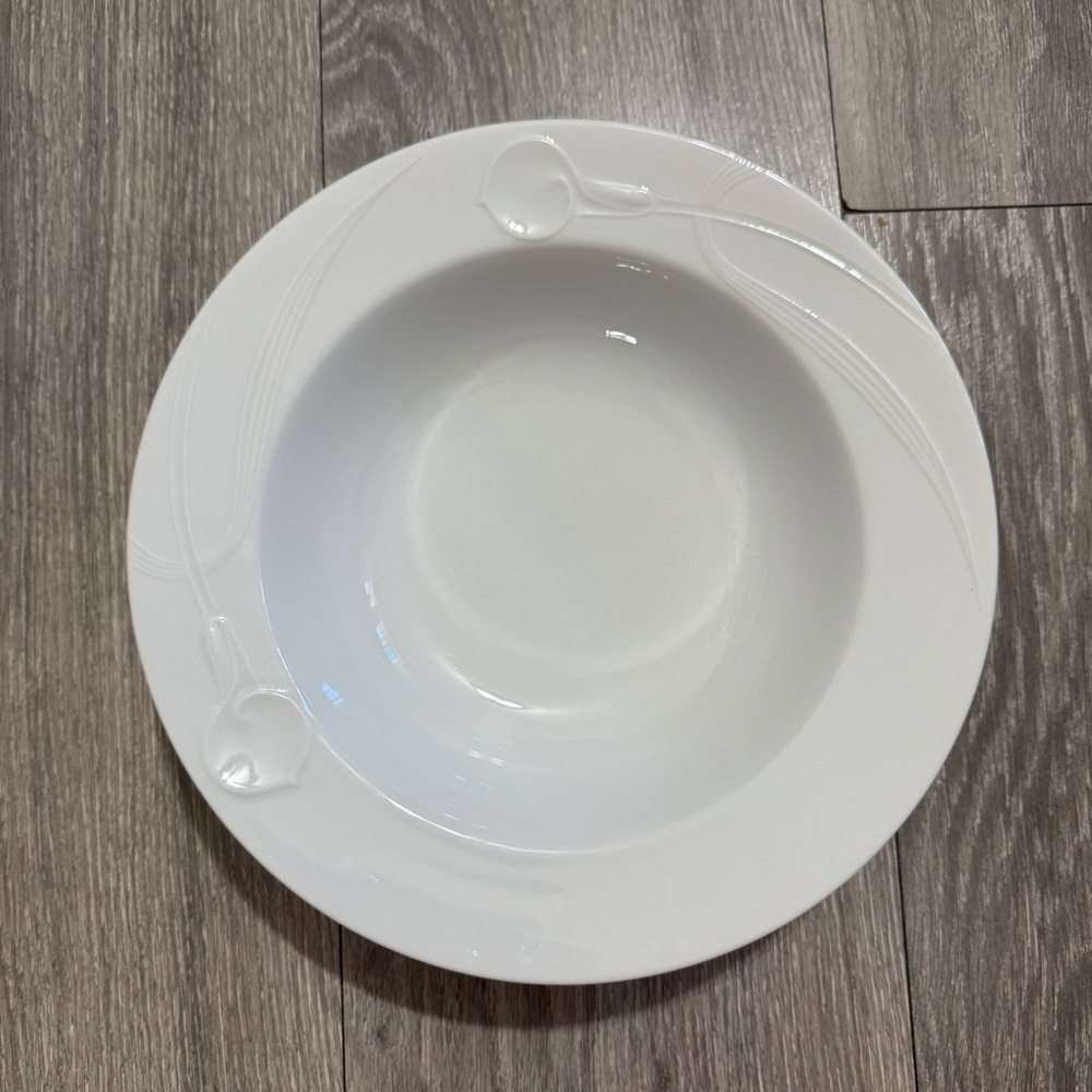 Vintage Mikasa White Classic Fair Dinnerware Large Bowl Embossed Calla Lilies‎